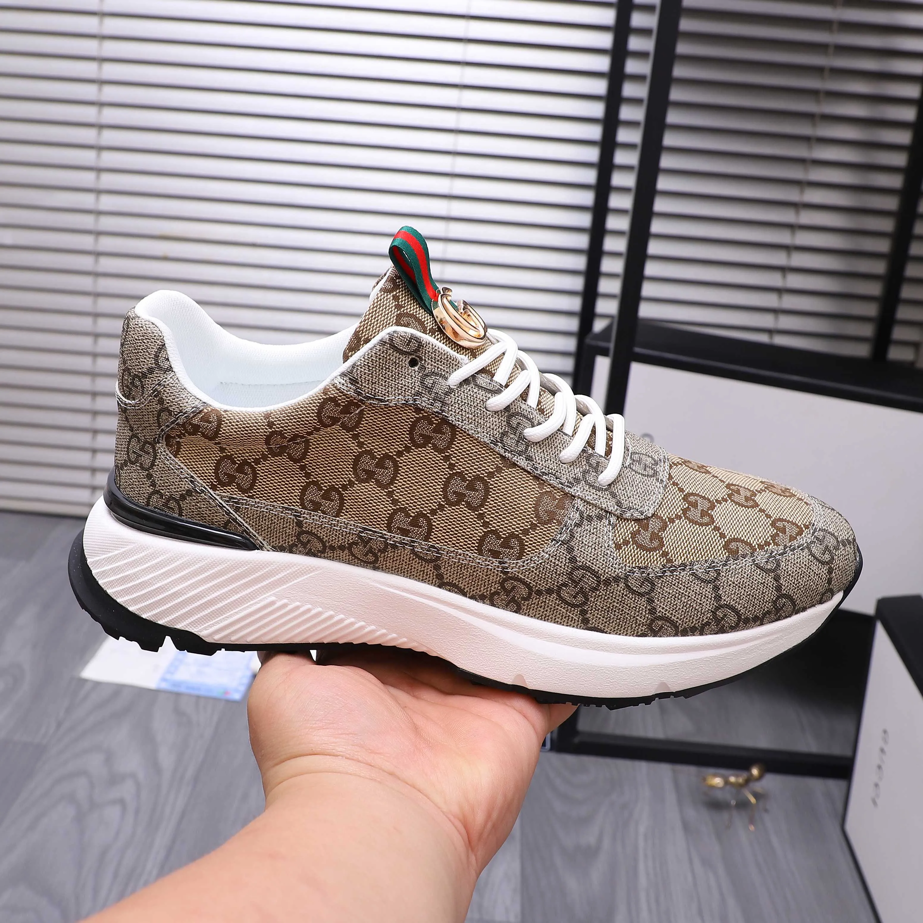 Men's shoes 💰460 Product trademark: GUCCI "Gucci" casual shoes Regular size: 38-44 (45 is custom-made and non-returnable) Product materials: Selected cowhide stitching breathable woven upper, breathable mesh lining, rubber outsole